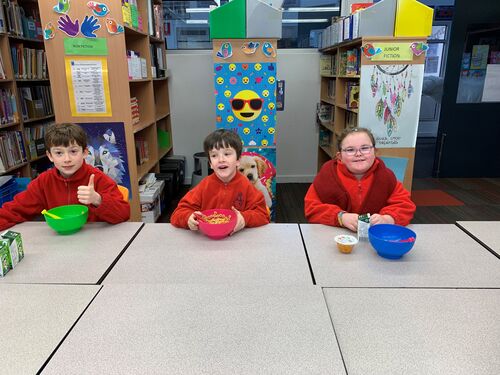 Students eating lunch